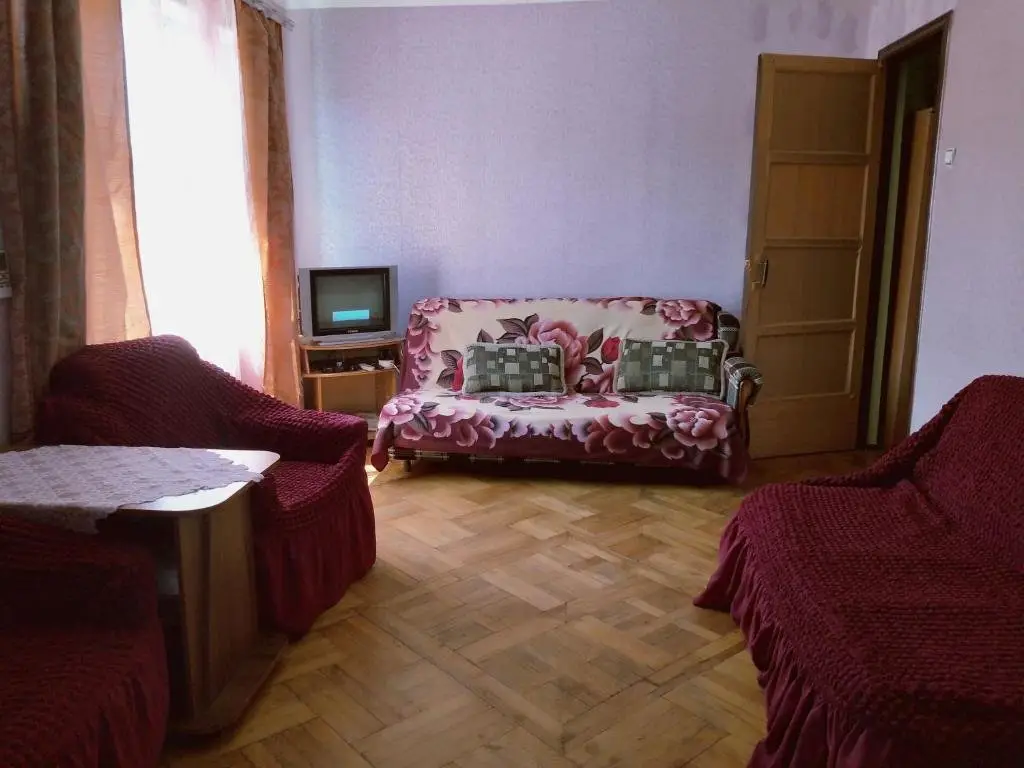 Пицунда: Kvartira na Agrba 1 KV 10 okolo morja