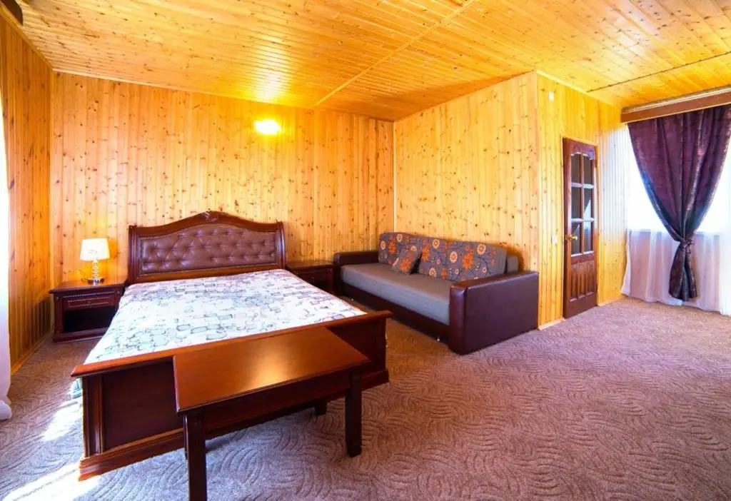 Гудаута: Hotel Apsny