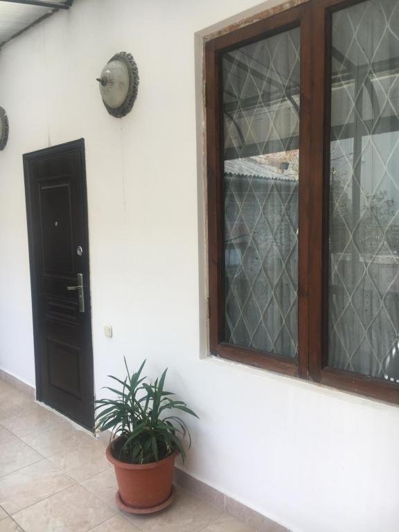 Сухум: Guest house on ulitsa Ardzinba 84