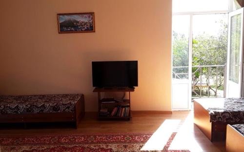 Новый Афон: Guest House Izumrud