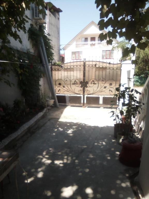 Сухум: Guest House on Chekhova 12