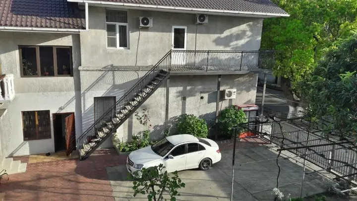 Гагра: Guest House on Ardzinba 215