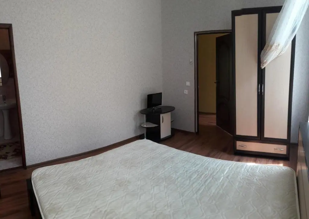 Гагра: Guest House on Ardzinba 215