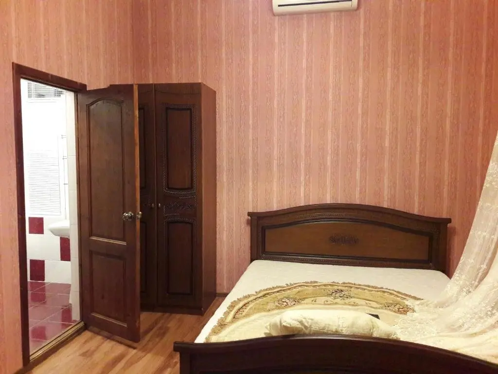 Гагра: Guest House on Ardzinba 215