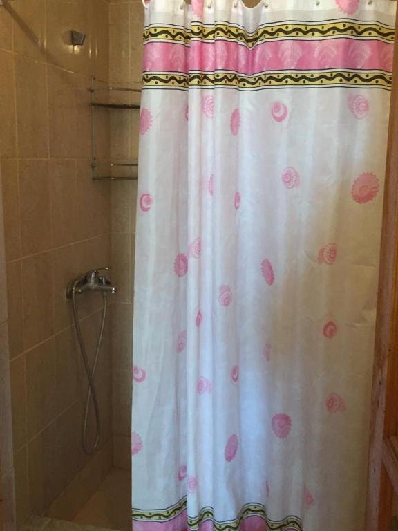 Гагра: Guesthouse on Adygaa 16