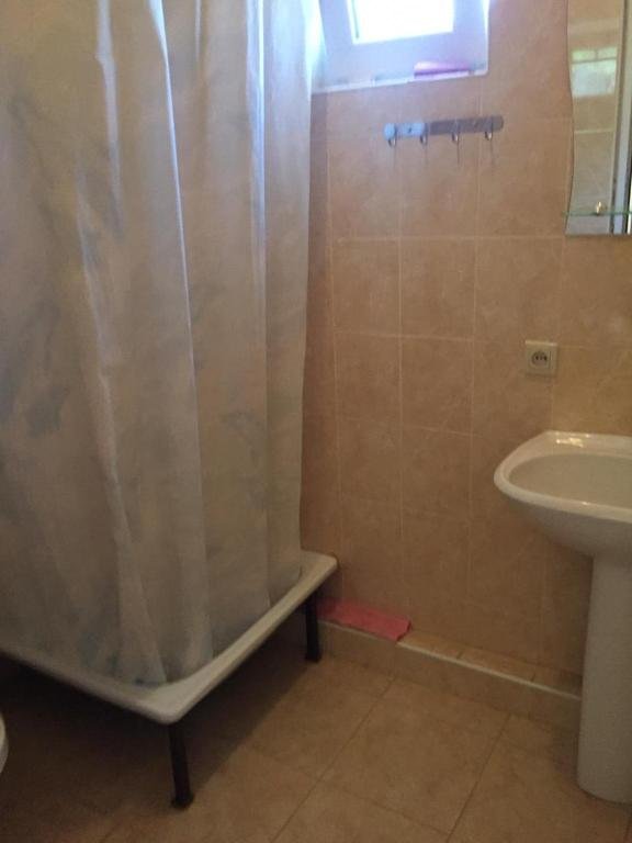 Гагра: Guesthouse on Adygaa 16