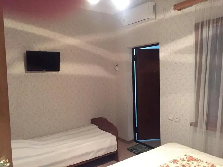 Сухум: Guesthouse on Ardzinba 180