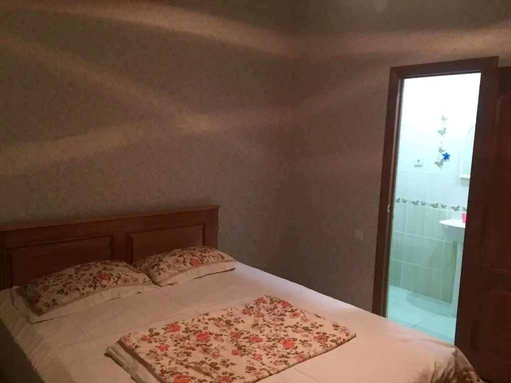 Сухум: Guesthouse on Ardzinba 180