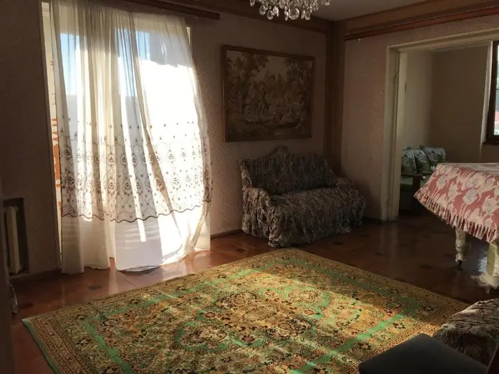 Сухум: 4-h komnatnye apartamenty v tsentre Suhuma