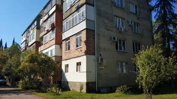 Пицунда: 2h komnatnaja kvartira v Pitsunde Agrba 21 korp 2