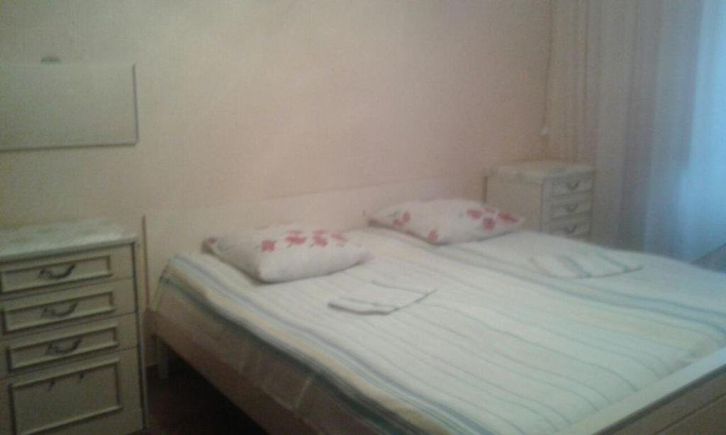Гагра: Apartment on Abazgaa Street 59/1