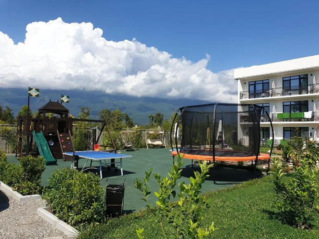 Гагра: Club Resort Hotel «OASIS»