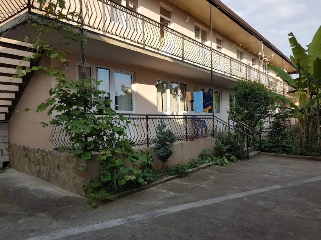 Гагра: Guest House Artem