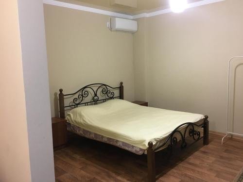 Сухум: Guest house on Shakirbay 11