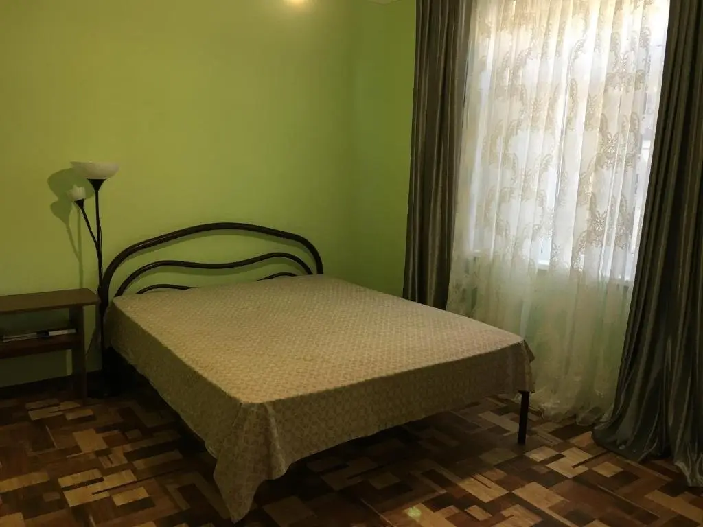 Сухум: Guest house on Shakirbay 11