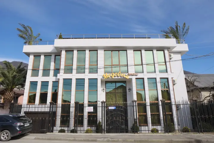 Гагра: Hotel Medoviy