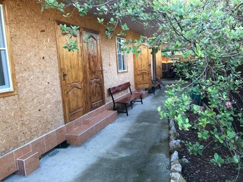 Гагра: Guest house on Lakoba 37A