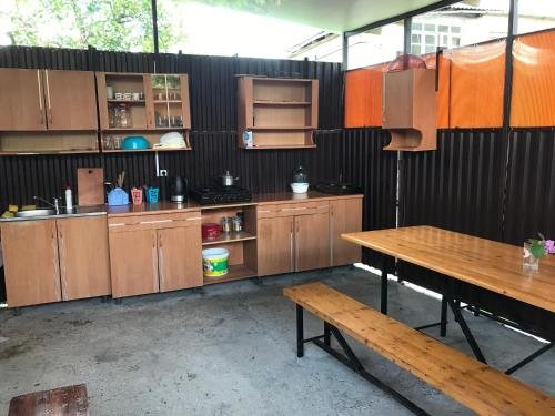 Гагра: Guest house on Lakoba 37A