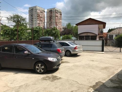 Гагра: Guest house on Lakoba 37A