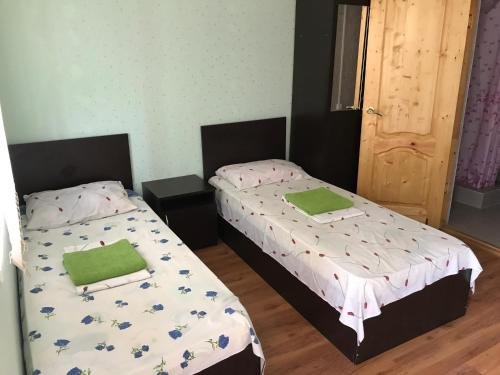 Гагра: Guest house on Lakoba 37A