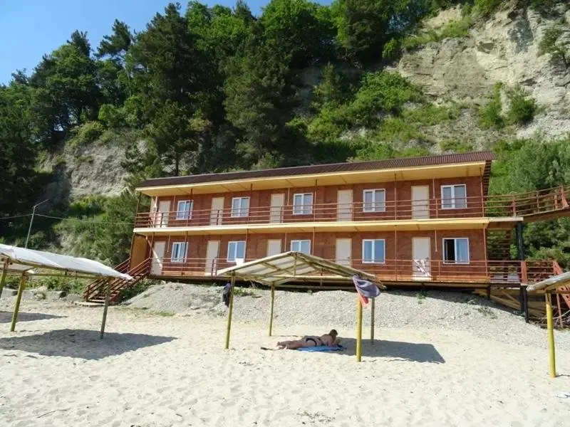 Лдзаа: Guest House Patrisia 2