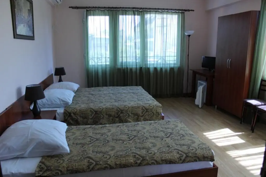 Гагра: Guest House Zvanba