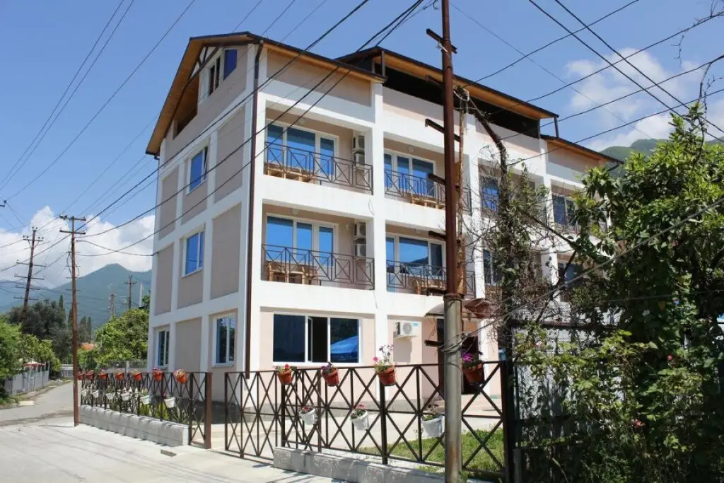 Гагра: Guest House Zvanba