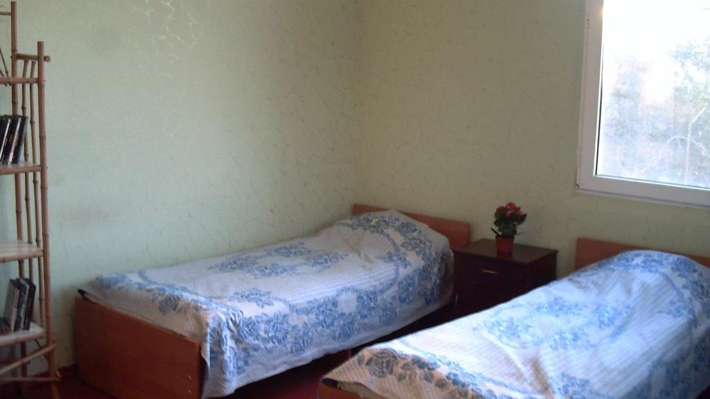 Гагра: Guest House Lakoba 32