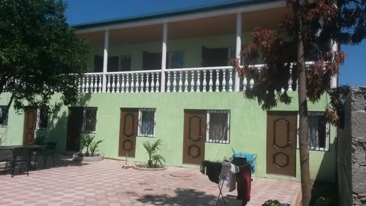 Сухум: Guest house Zhemchuzhina