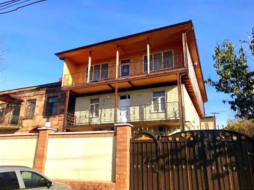 Сухум: У Резо гостевой дом