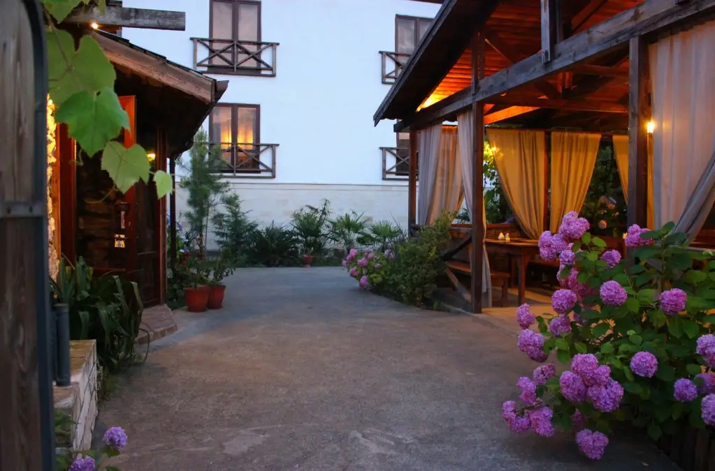 Бабушара: Alaku Hotel