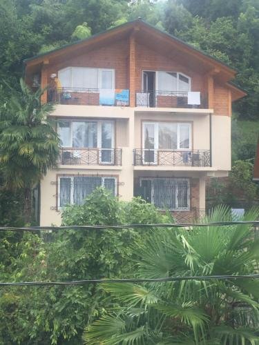 Сухум: Guest House Peschaniy Bereg