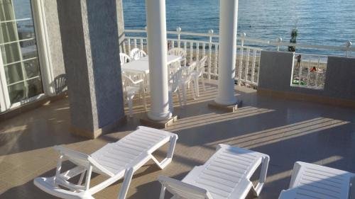 Золотая бухта: Mramorny Zamok Hotel