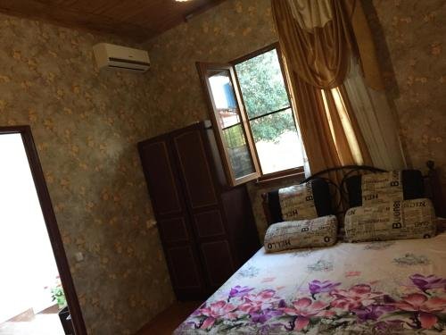 Гагра: Guest House Family