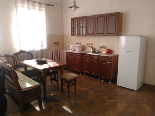 Сухум: Guest house on Inal-Ipa 60
