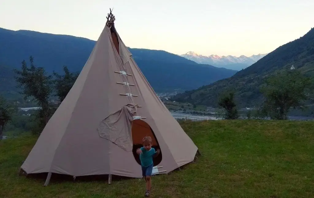 Местиа: TipiHostel