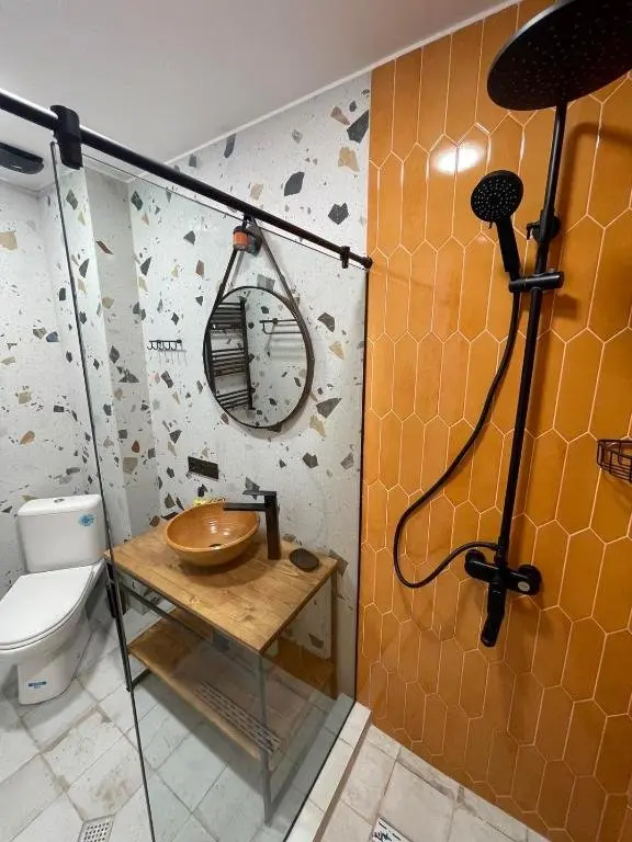 Гудаури: Colorful one-bedroom apartment in New Gudauri