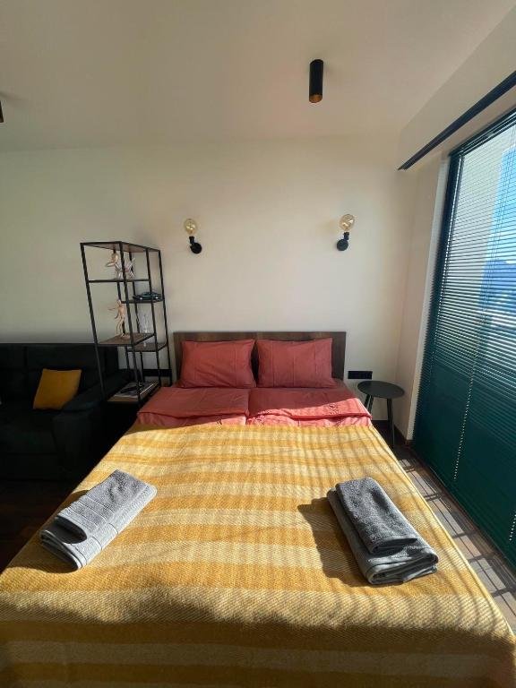 Гудаури: Colorful one-bedroom apartment in New Gudauri