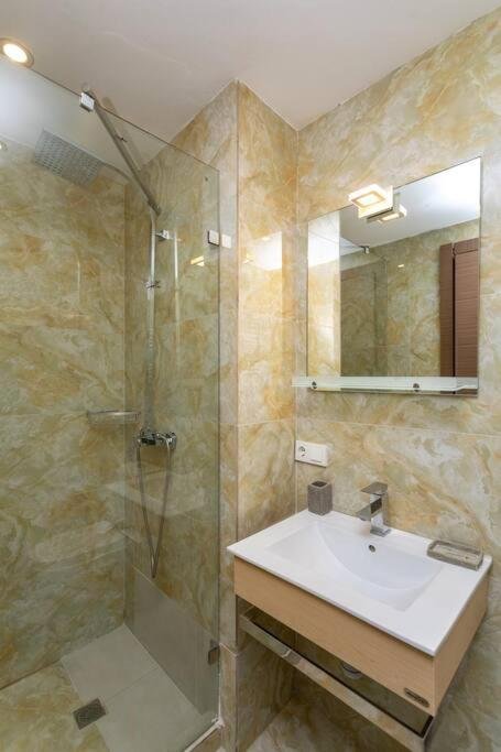 Гудаури: bright and cozy apartment in new gudauri