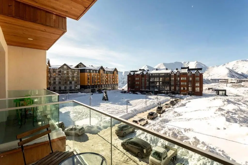 Гудаури: bright and cozy apartment in new gudauri