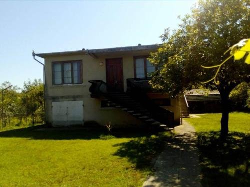 Дарчели: Emiris House