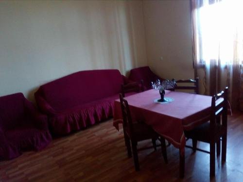 Дарчели: Emiris House