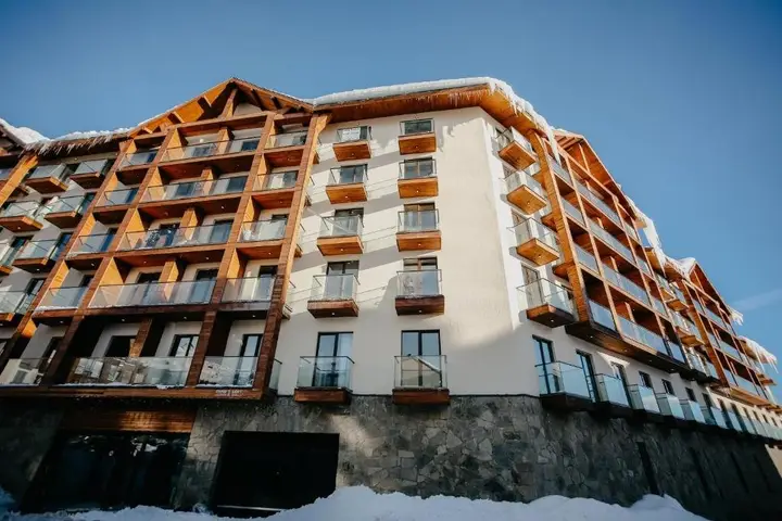 Гудаури: Ski to door gondola redco apartment