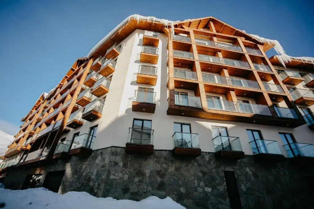 Гудаури: Ski to door gondola redco apartment