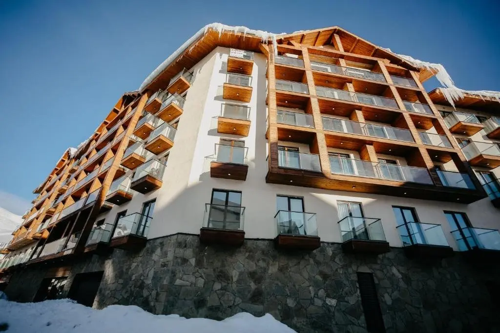 Гудаури: Ski to door gondola redco apartment