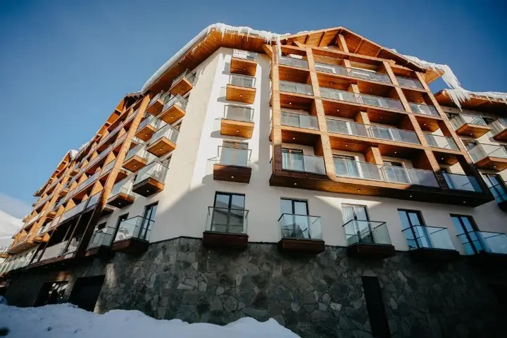 Гудаури: Ski to door gondola redco apartment