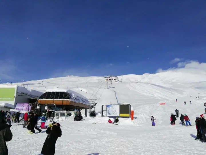 Гудаури: Road to Gondola Lift New Gudauri Loft 2
