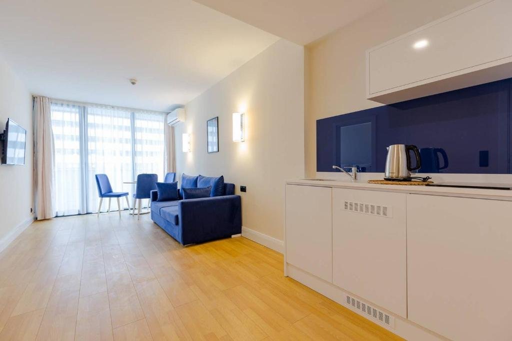 Батуми: 1BR Apt with Sea View and balcony
