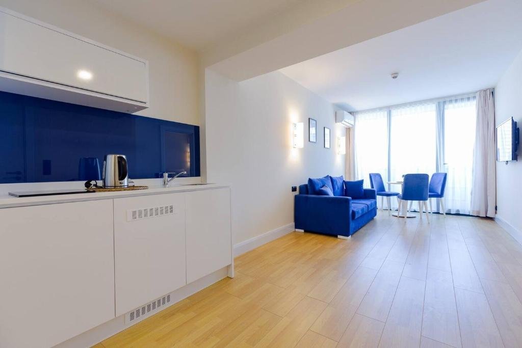 Батуми: 1BR Apartment With Sea View And balcony In Batumi