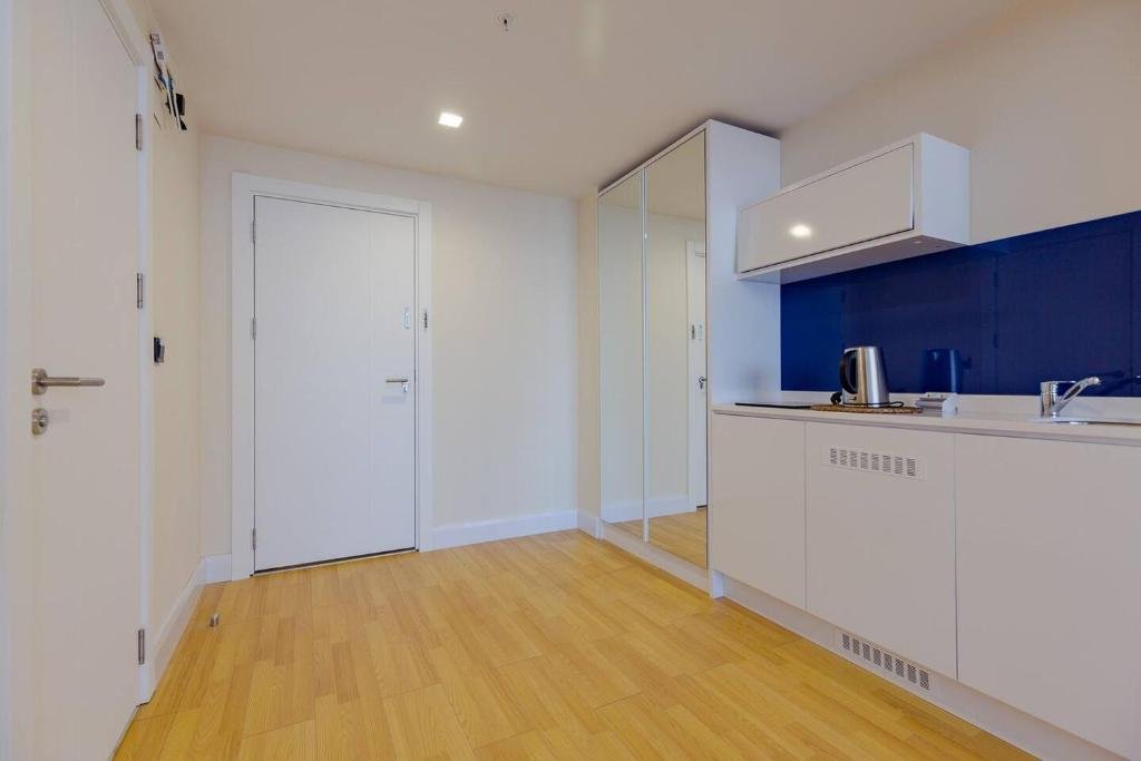 Батуми: 1BR Apartment With Sea View And balcony In Batumi